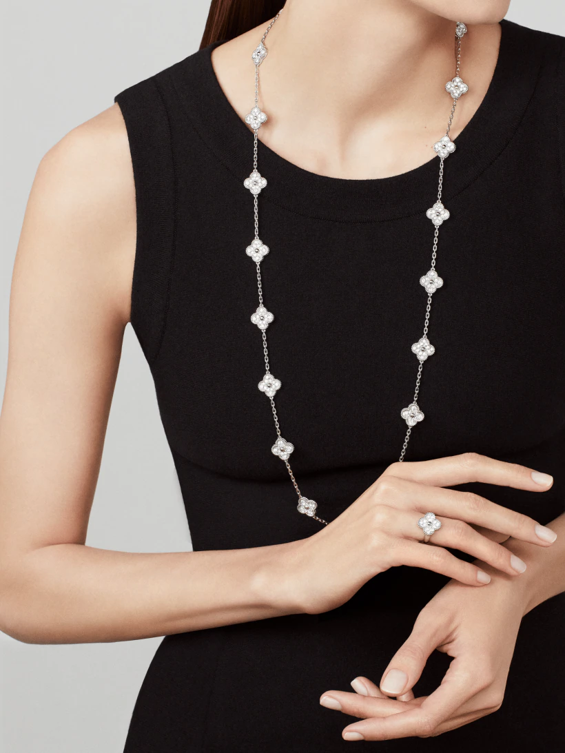 ヴィンテージ アルハンブラ ロングネックレス、20モチーフ