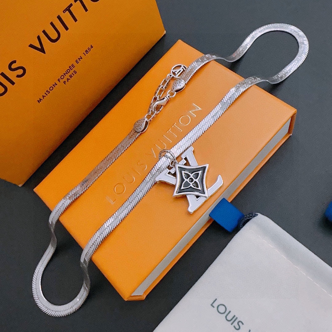 【2024】LV【関税負担なし】ネックレス、新しいネックレス万能シンプルファッションオーナメント 240813