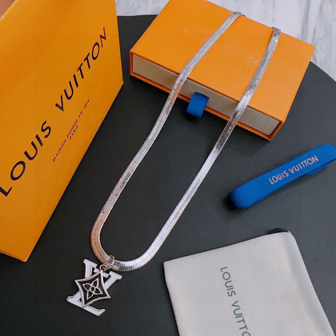 【2024】LV【関税負担なし】ネックレス、新しいネックレス万能シンプルファッションオーナメント 240813