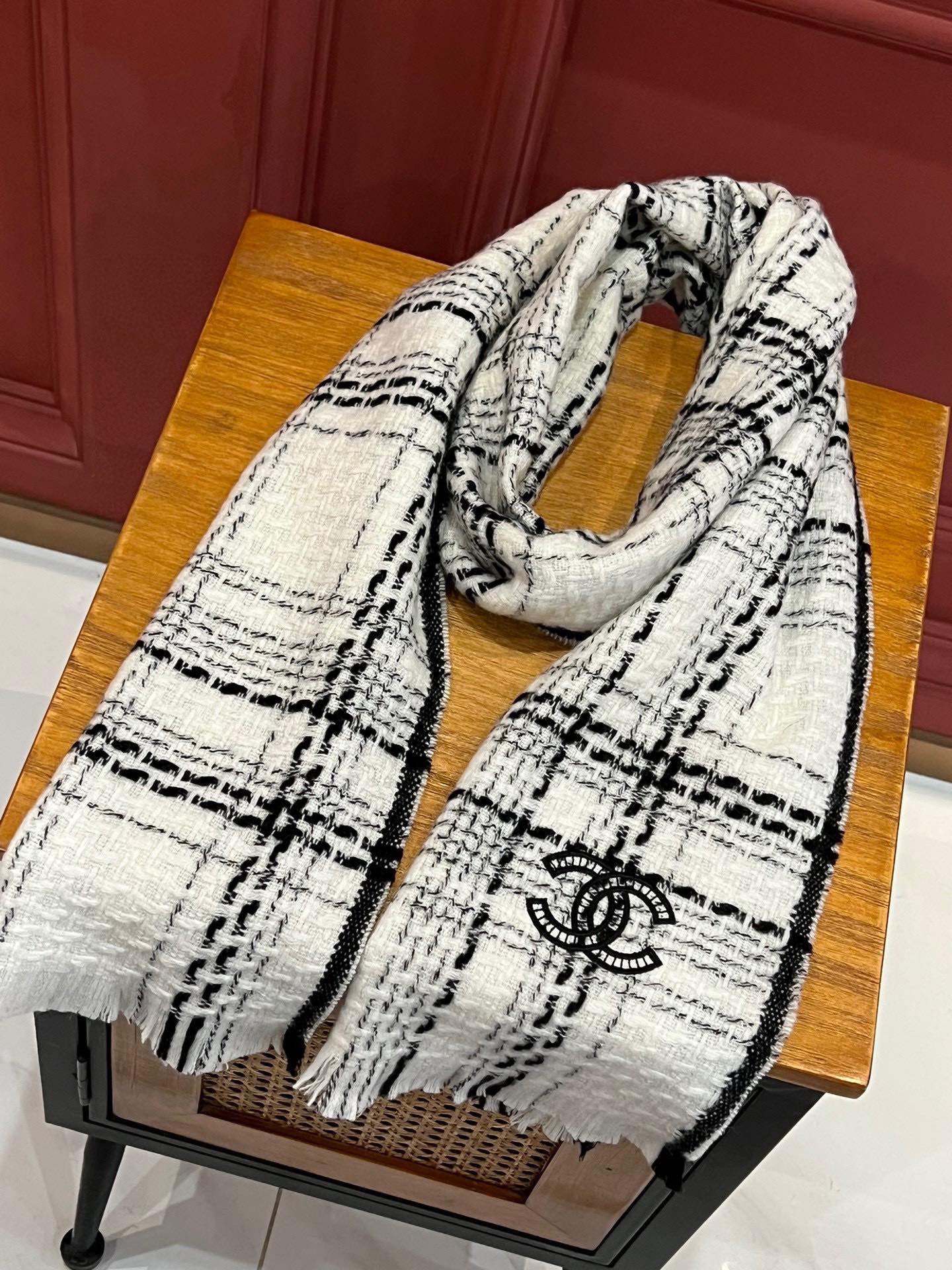 【関税負担なし  本物保証 】スカーフ185*30CM 241107