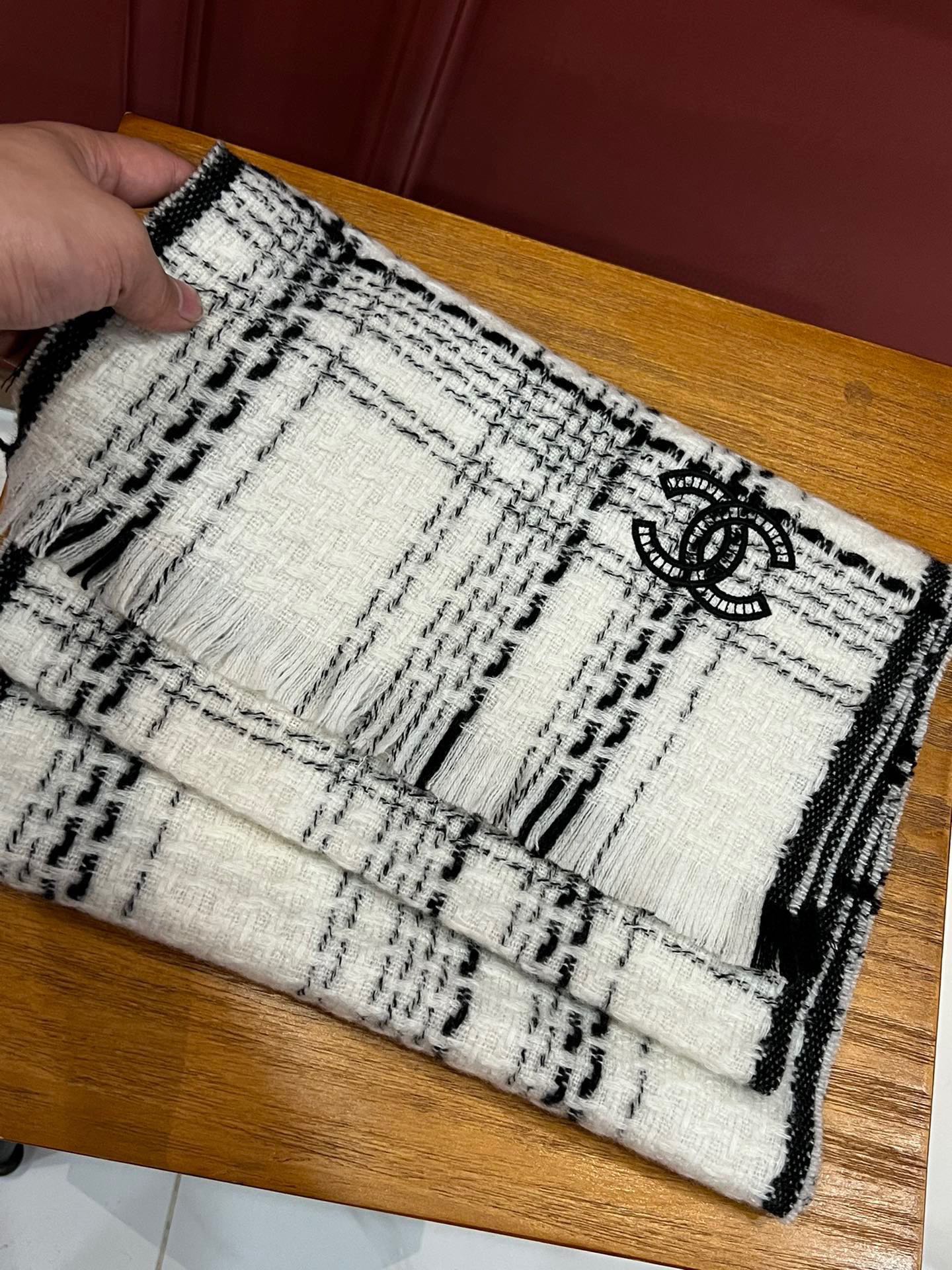 【関税負担なし  本物保証 】スカーフ185*30CM 241107