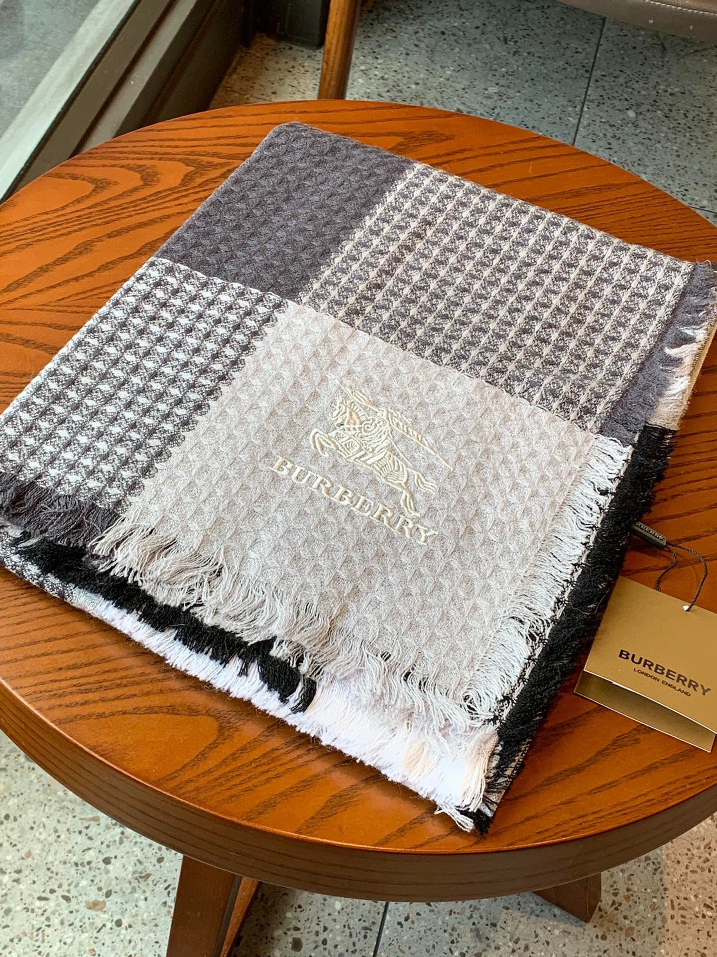 【関税負担なし  本物保証】スカーフ210*80CM  241108