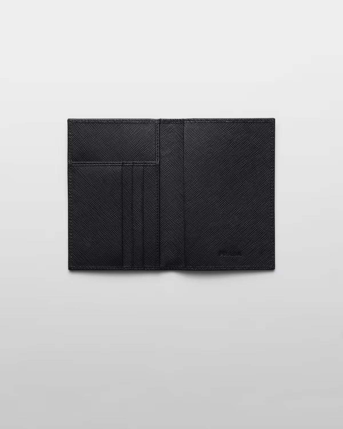 関税負担なし      Re-Nylon パスポートホルダー    PMRef:2MV017_2DMH_F0002