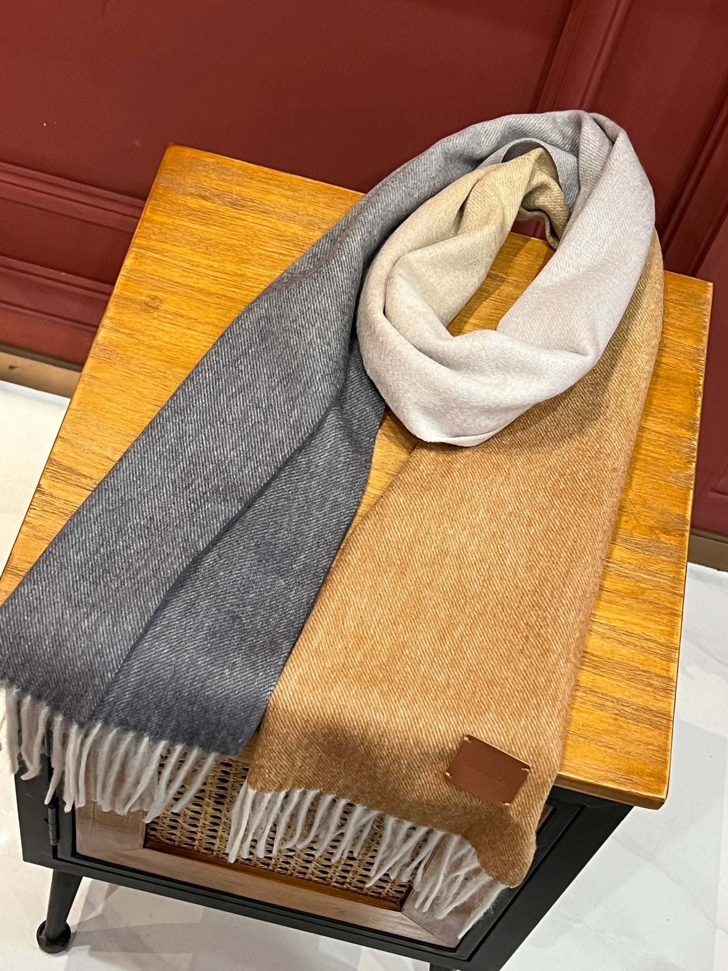 【2024】【関税負担なし 本物保証 】スカーフ   32*190CM  241109