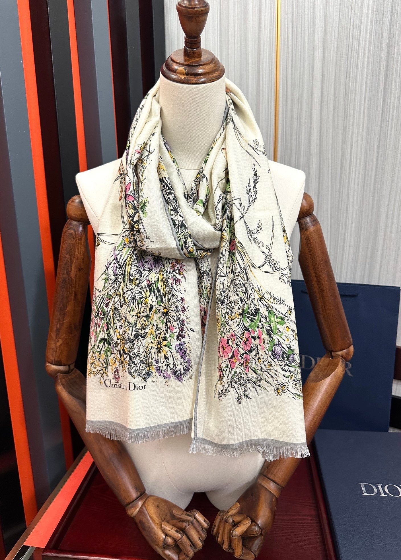 【関税負担なし  本物保証 】スカーフ 65*185 cm  241108