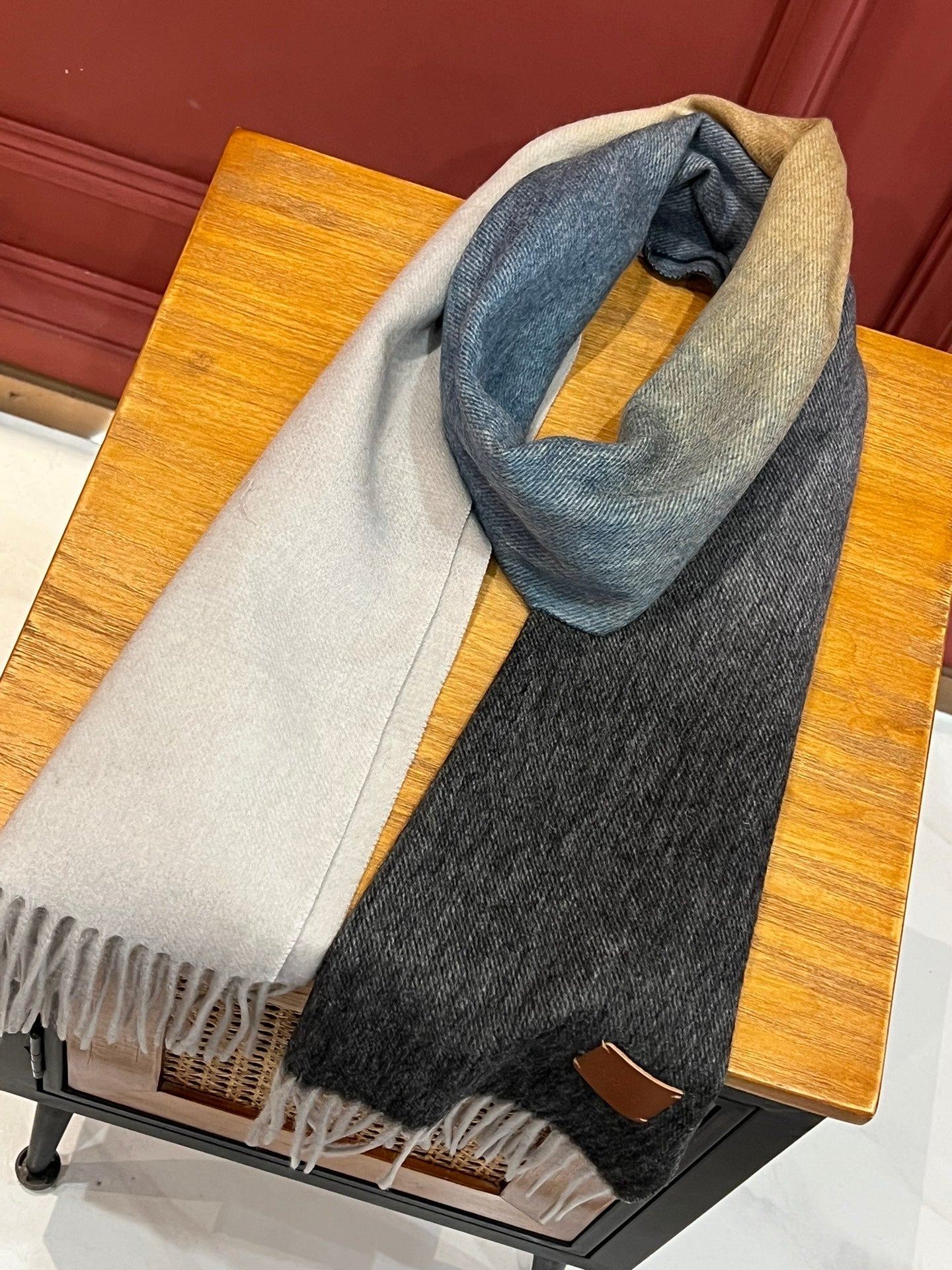 【2024】【関税負担なし 本物保証 】スカーフ   32*190CM  241109