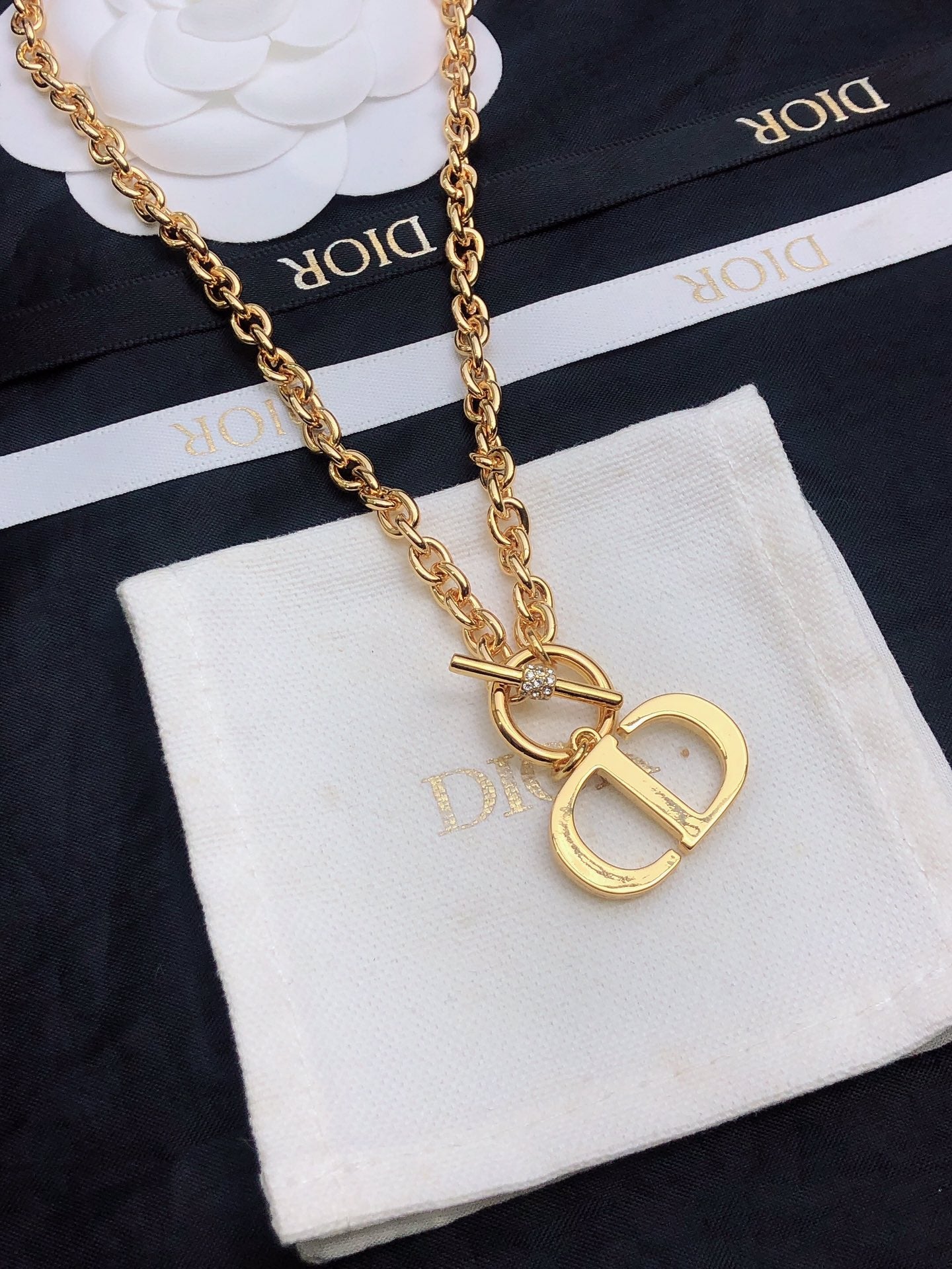 【2024】【関税負担なし】本物保証 、新しいネックレス万能シンプルファッションオーナメント